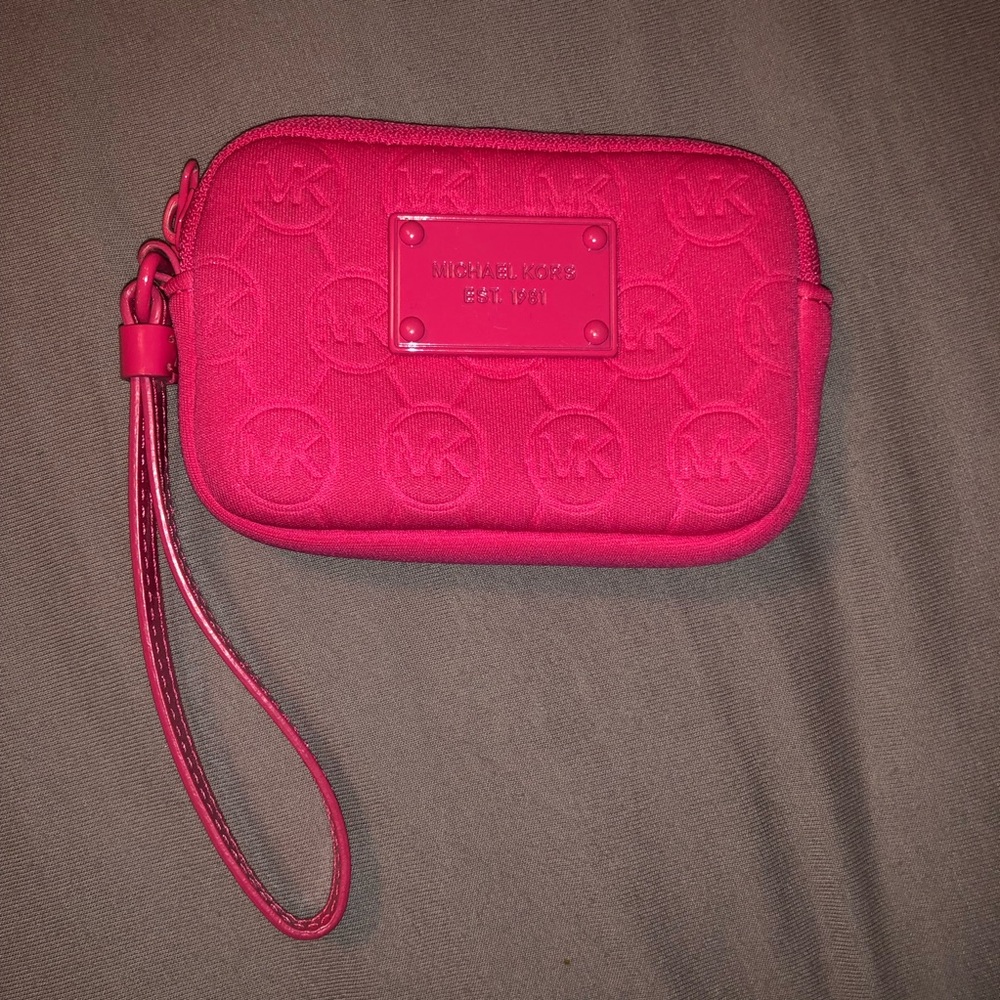 Wristlet, wallet size
